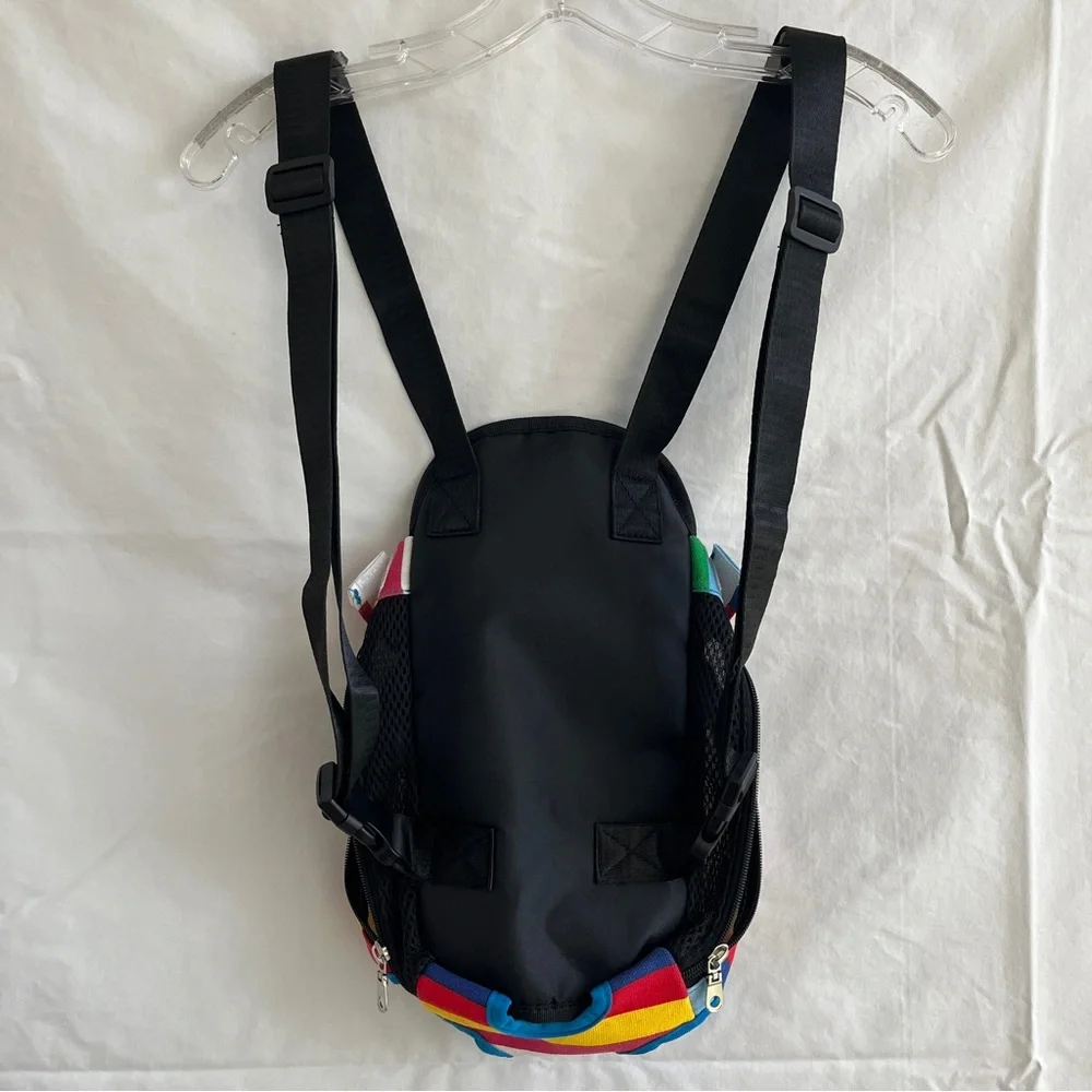 Calabaza Pets carrier backpack for small cats or dogs, adjustable straps.